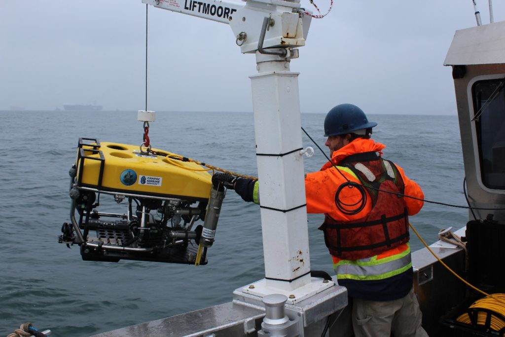 SEAMOR’s Mako assisted dive team in high current area